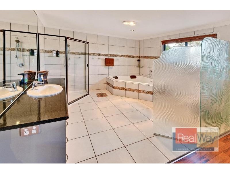 7 Earls Court, Little Mountain QLD 4551