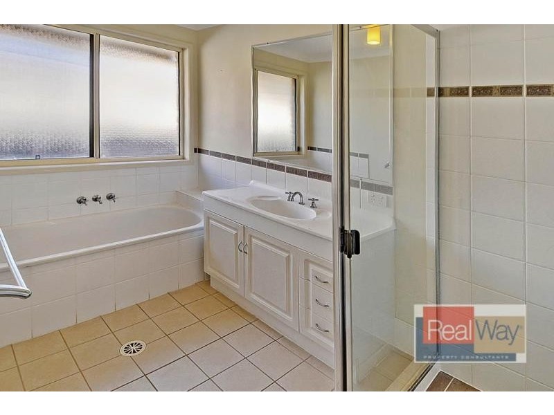 1 Gumview Place, Little Mountain QLD 4551