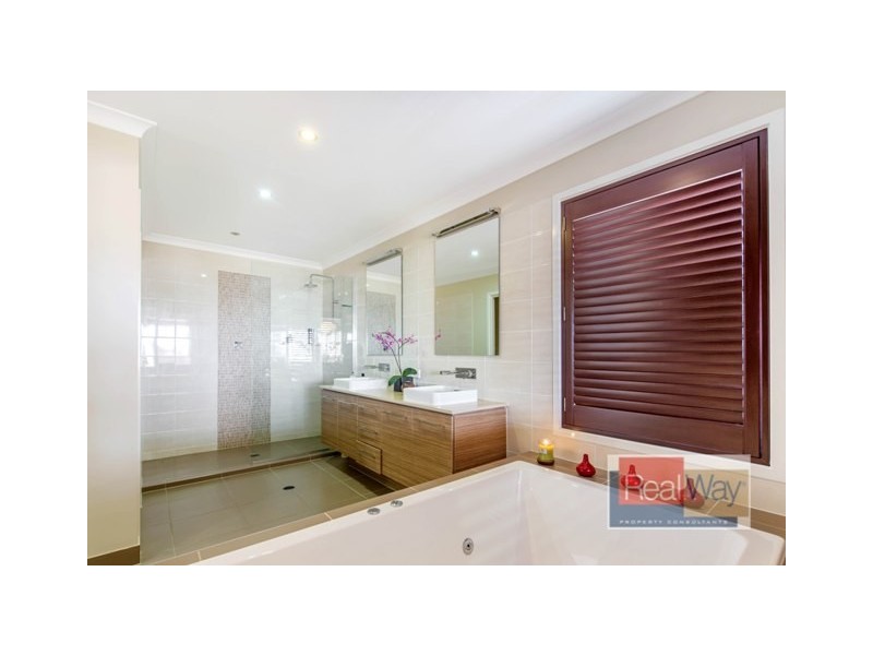 32 Tibouchina Street, Mountain Creek QLD 4557