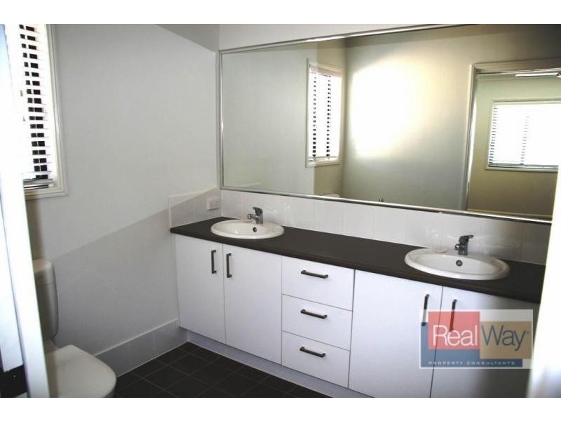 10 Cullen Drive, Little Mountain QLD 4551