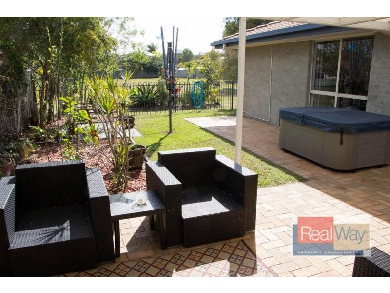 15 Lakeshore Place, Little Mountain QLD 4551
