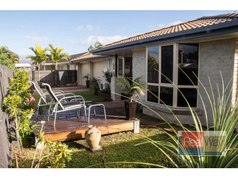 15 Lakeshore Place, Little Mountain QLD 4551