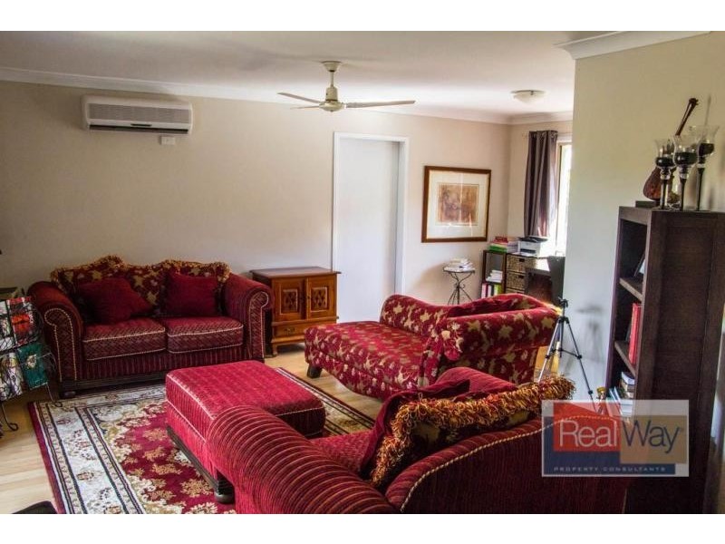 15 Lakeshore Place, Little Mountain QLD 4551