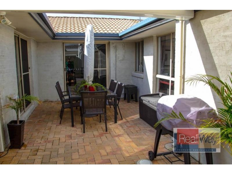 15 Lakeshore Place, Little Mountain QLD 4551