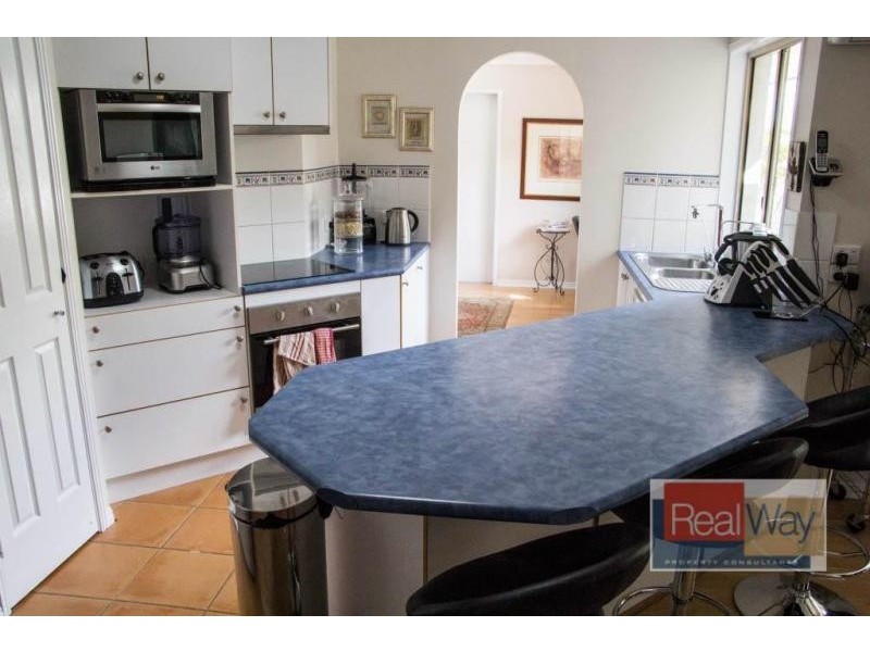 15 Lakeshore Place, Little Mountain QLD 4551