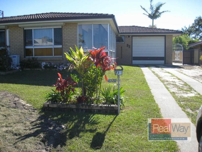 32 Coonowrin Street, Battery Hill QLD 4551