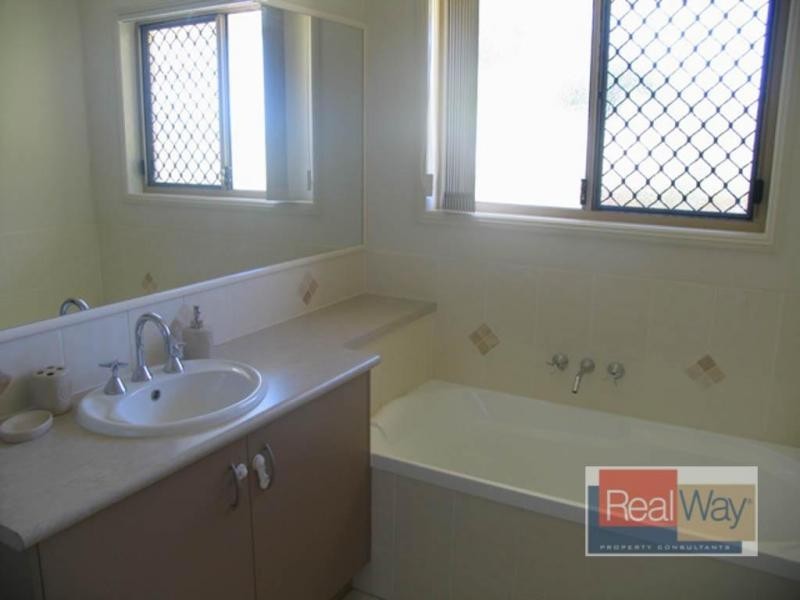 5 Blueberry Close, Little Mountain QLD 4551