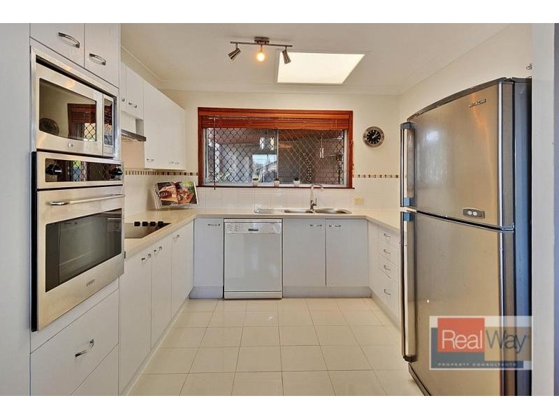 5 Slim Crescent, Golden Beach QLD 4551