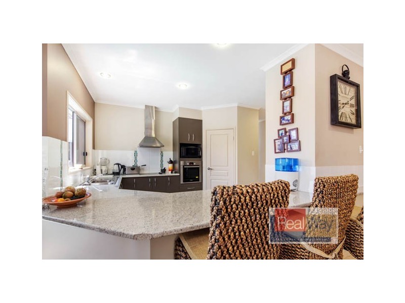 35 Hillview Crescent, Little Mountain QLD 4551
