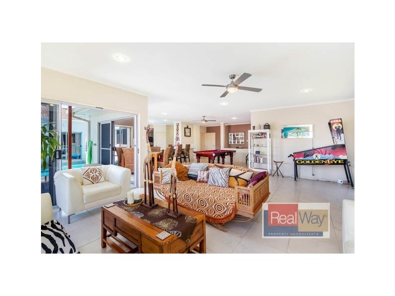 35 Hillview Crescent, Little Mountain QLD 4551