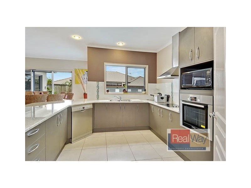 35 Hillview Crescent, Little Mountain QLD 4551