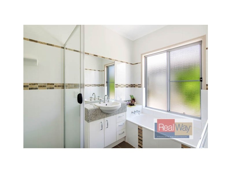 35 Hillview Crescent, Little Mountain QLD 4551