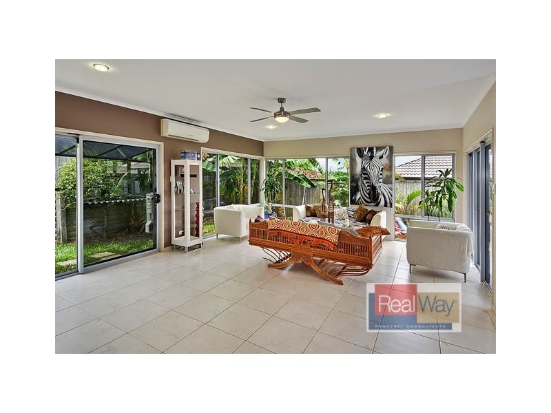 35 Hillview Crescent, Little Mountain QLD 4551