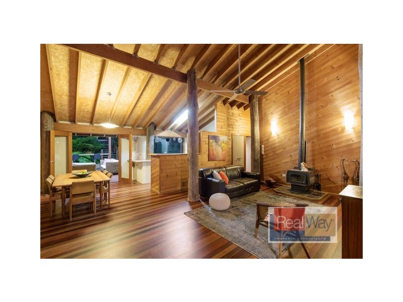 21 Pinewood Street, Little Mountain QLD 4551