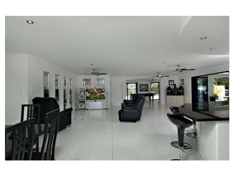 25 Somerset Lane, Little Mountain QLD 4551