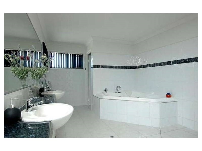 25 Somerset Lane, Little Mountain QLD 4551