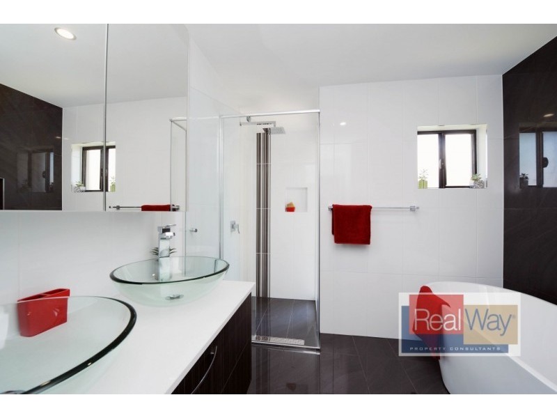 39 Elinya Street, Battery Hill QLD 4551