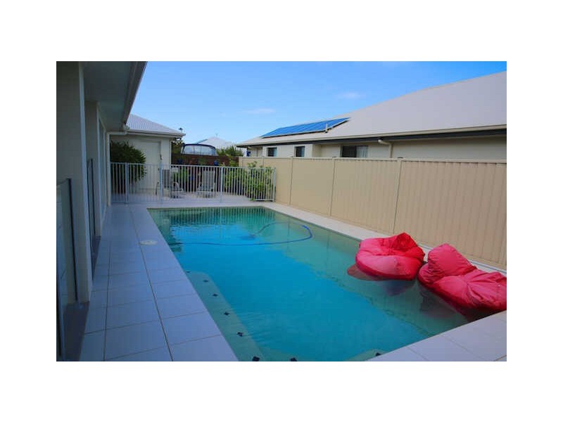 5 Stephen Burton Way, Pelican Waters QLD 4551