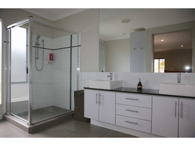 5 Stephen Burton Way, Pelican Waters QLD 4551