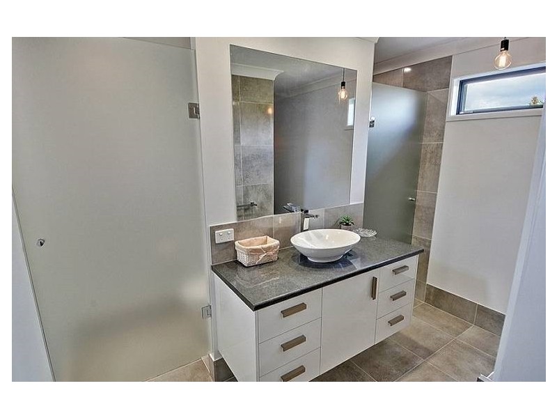 37 Milbong Street, Battery Hill QLD 4551