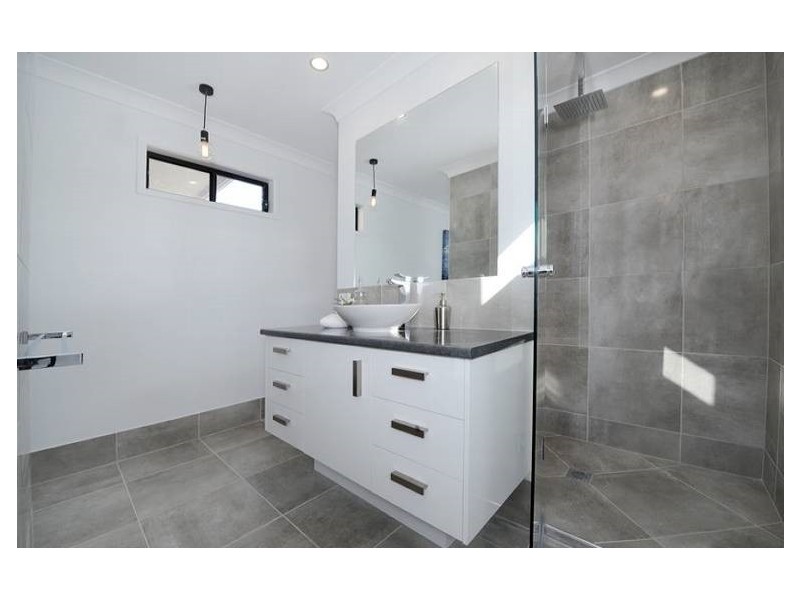 37 Milbong Street, Battery Hill QLD 4551