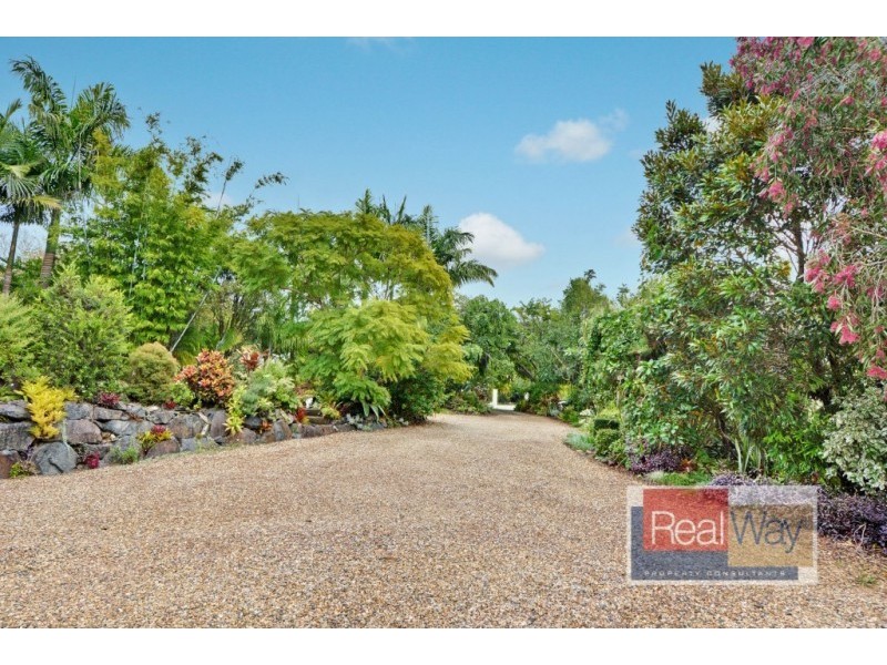 3 Manor Court, Little Mountain QLD 4551