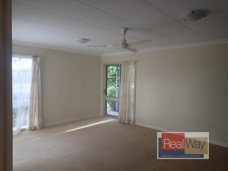 8 Slim Crescent, Golden Beach QLD 4551