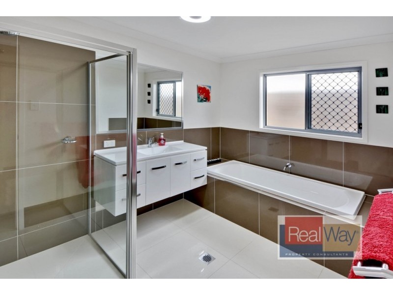 11 Sapphire Street, Caloundra West QLD 4551