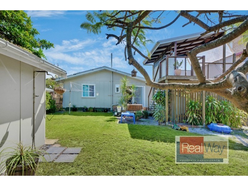 27 Taylor Avenue, Golden Beach QLD 4551