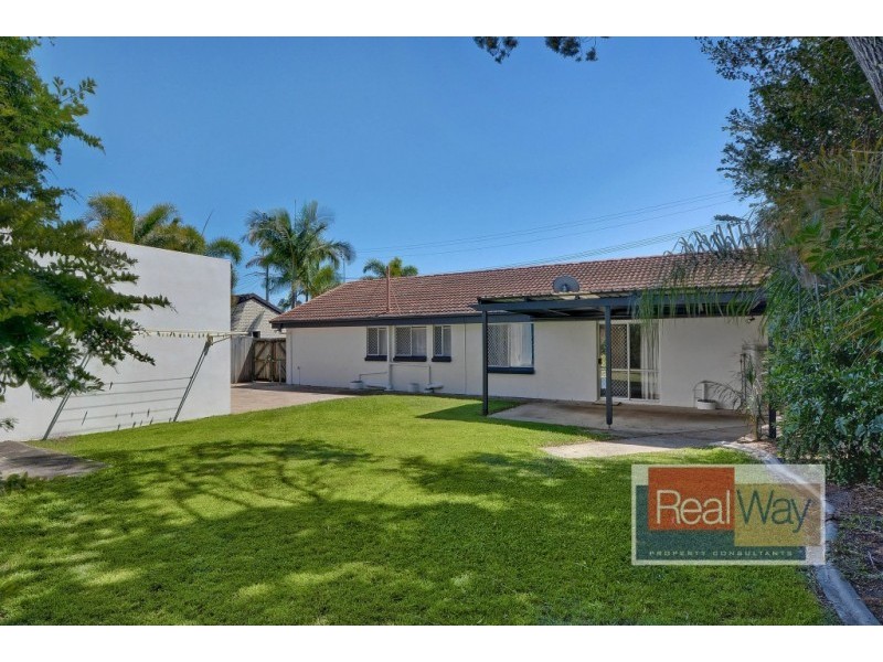 8 Slim Crescent, Golden Beach QLD 4551