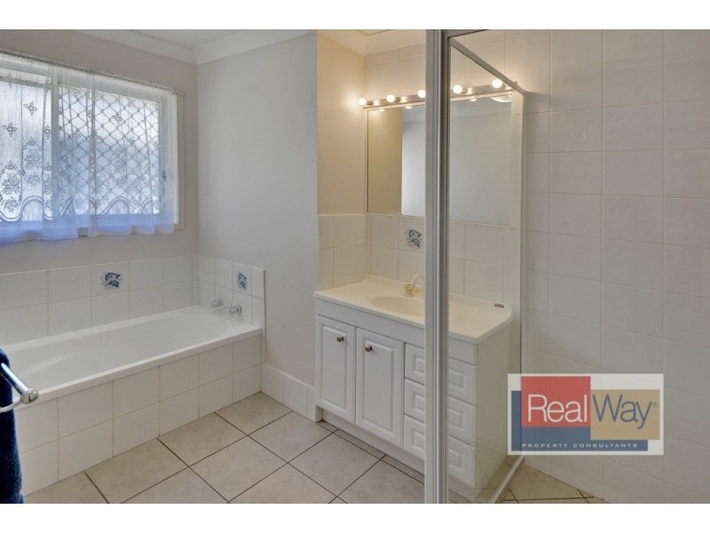 8 Slim Crescent, Golden Beach QLD 4551
