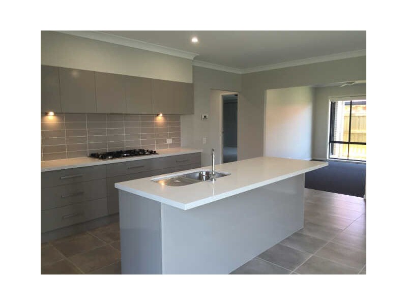 40 Frankland Avenue, Little Mountain QLD 4551