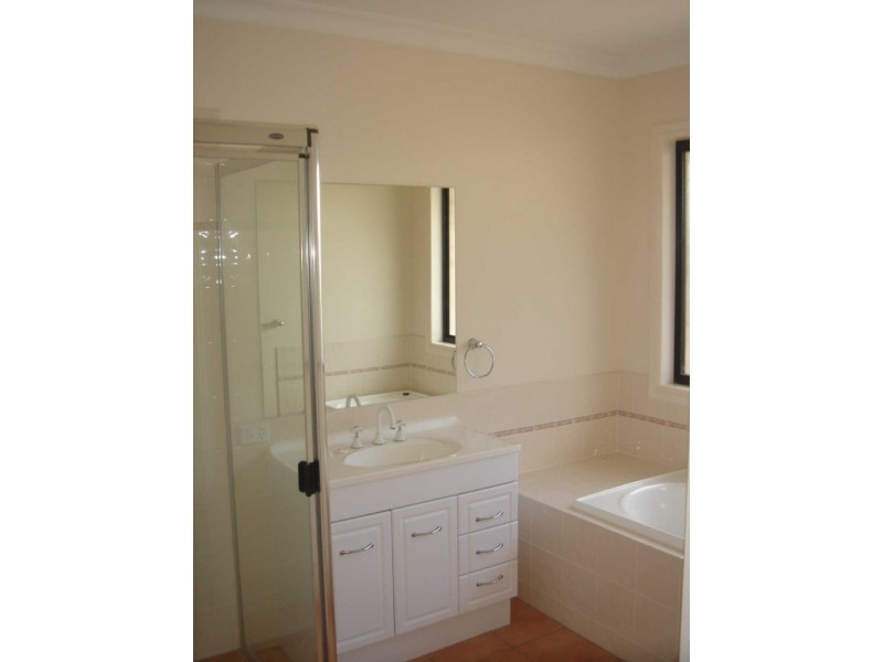 3 Anika Place, Little Mountain QLD 4551