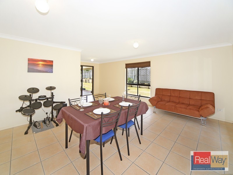 3 Heath Court, Little Mountain QLD 4551