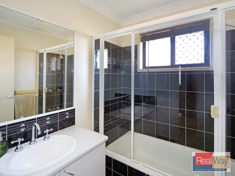 3 Heath Court, Little Mountain QLD 4551