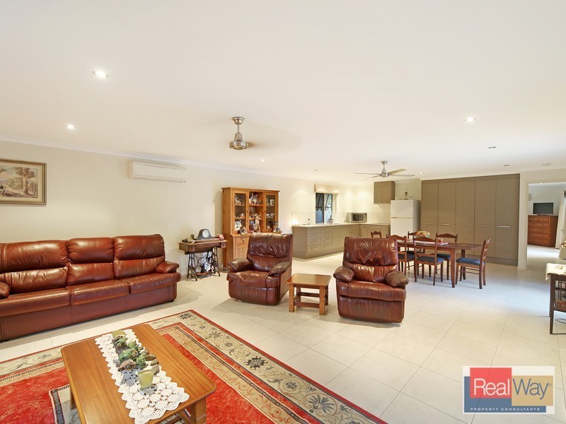 35 Koala Court, Little Mountain QLD 4551