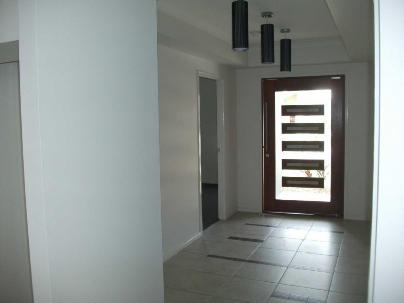 8 Wake Court, Birtinya QLD 4575