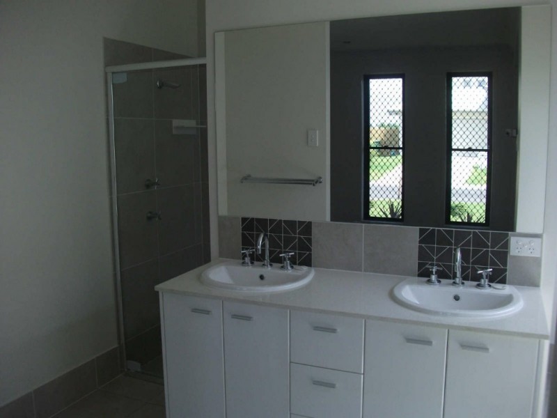 8 Wake Court, Birtinya QLD 4575