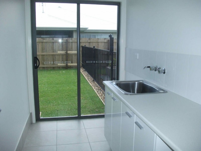 8 Wake Court, Birtinya QLD 4575