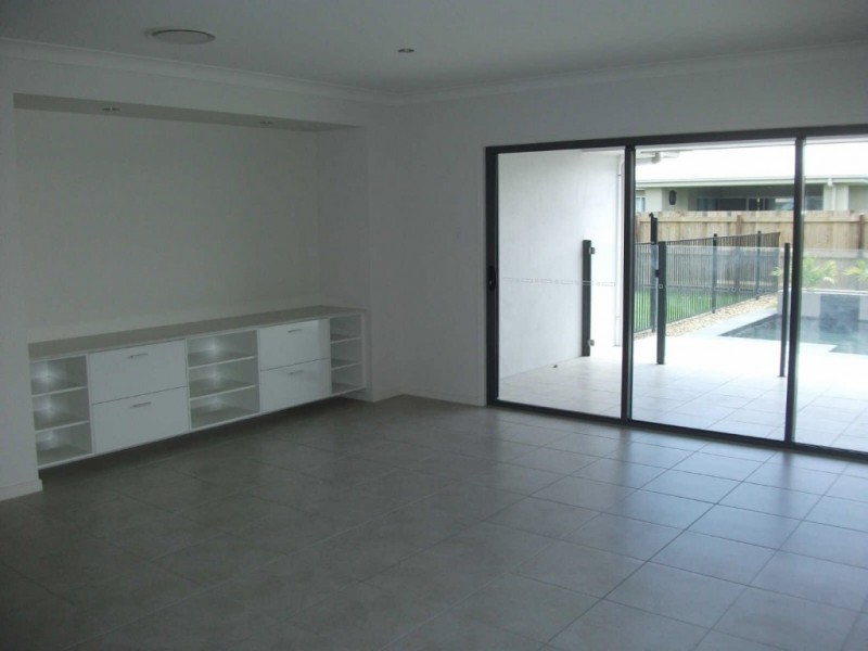 8 Wake Court, Birtinya QLD 4575