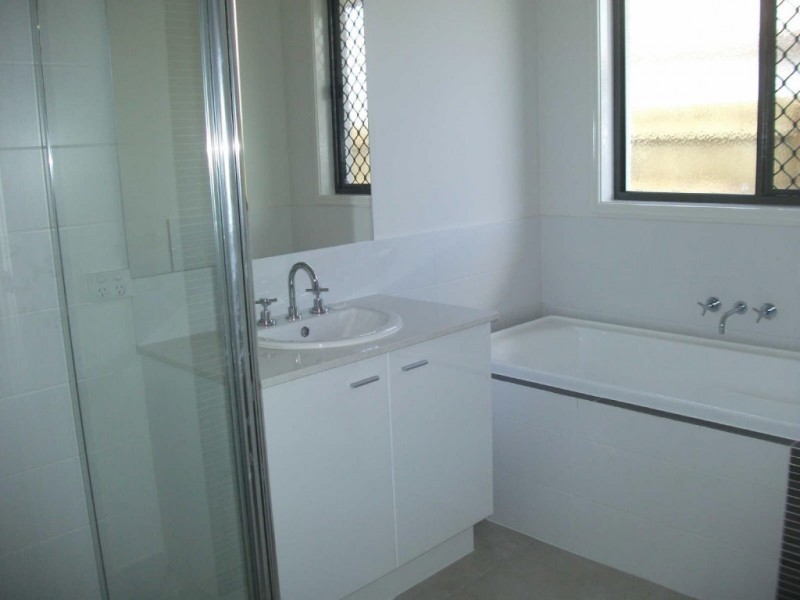 8 Wake Court, Birtinya QLD 4575