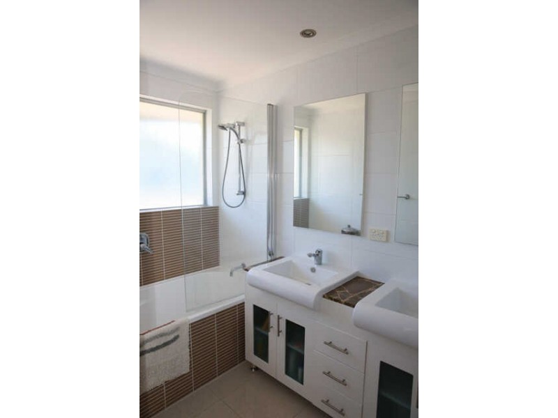 12 Browning Blvd, Battery Hill QLD 4551