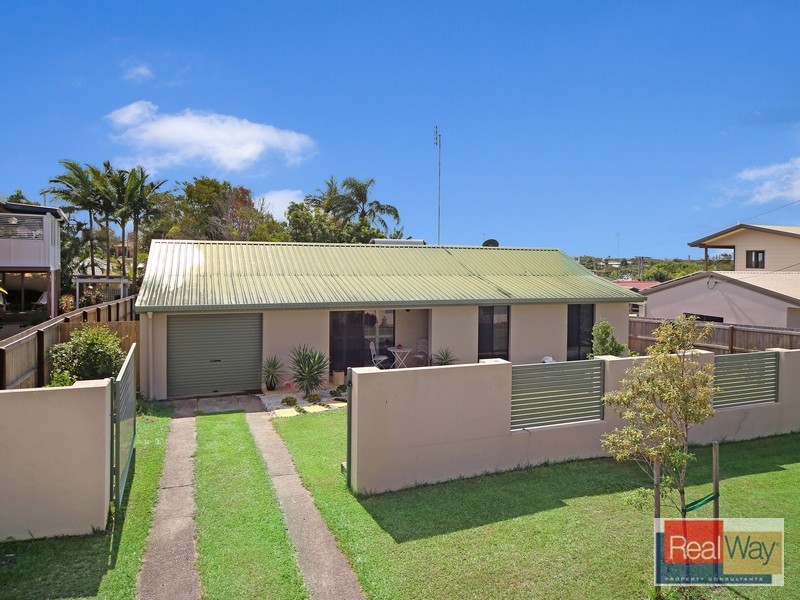 64 Enfield Crescent, Battery Hill QLD 4551