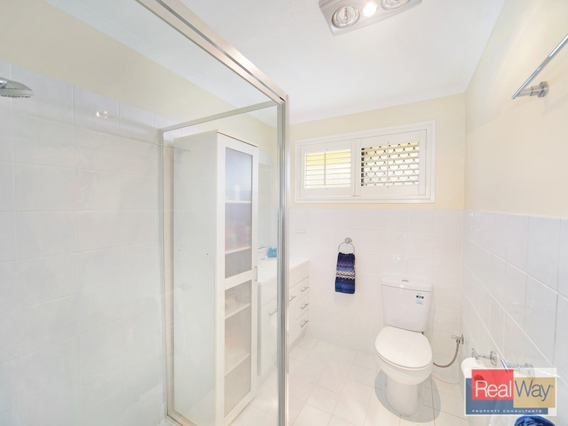 64 Enfield Crescent, Battery Hill QLD 4551