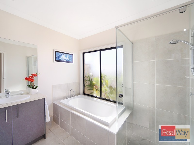 1 Forest View Way, Little Mountain QLD 4551