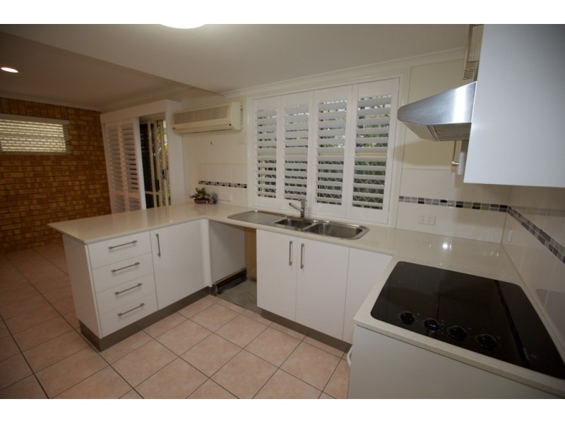 2/33 Hodgens Street, Caloundra QLD 4551