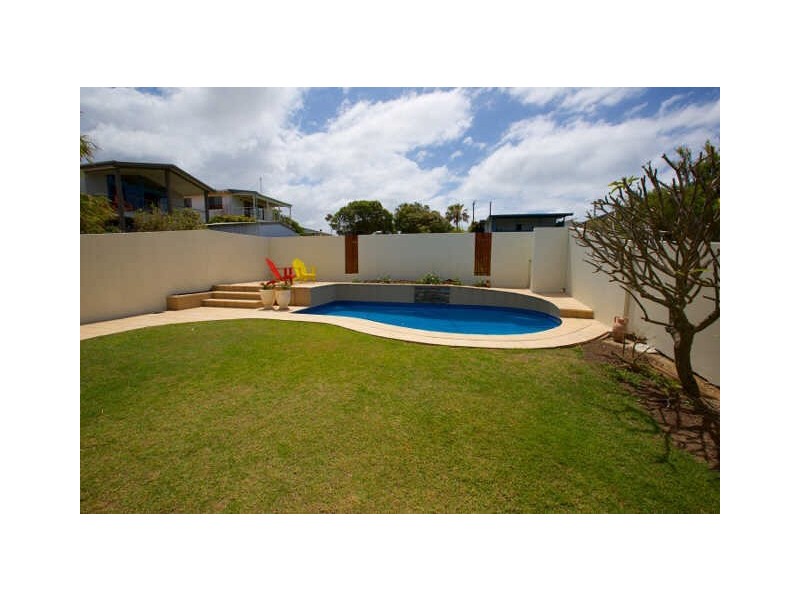 7 Crees Parade, Dicky Beach QLD 4551