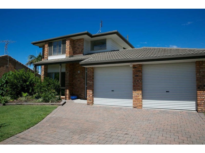 2 Tandara Street, Warana QLD 4575