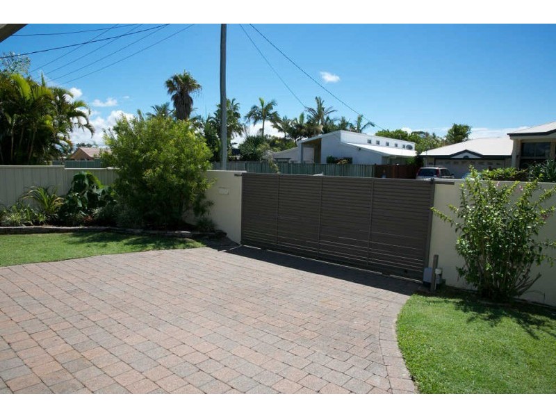 2 Tandara Street, Warana QLD 4575