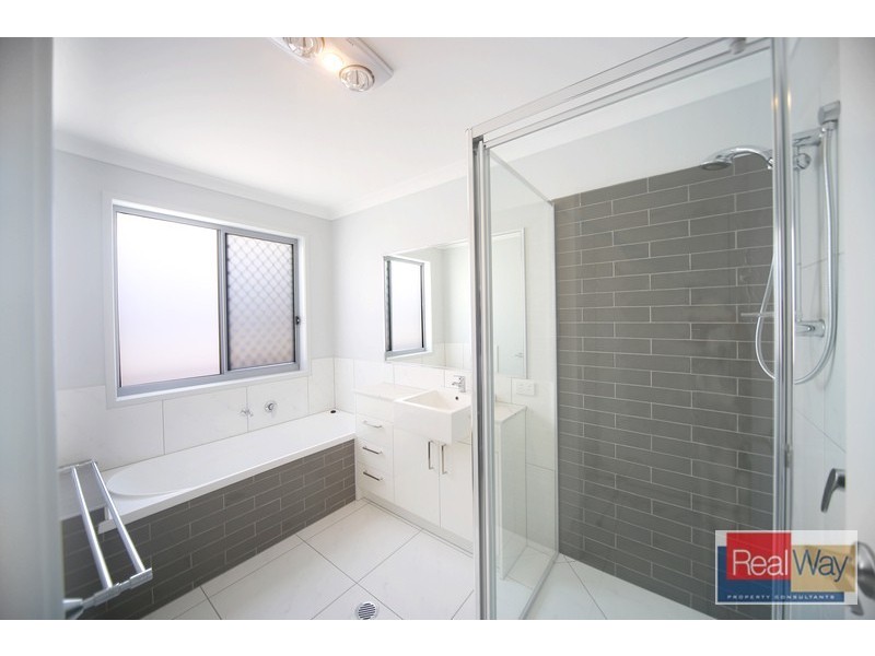 9 Chestnut Crescent, Caloundra West QLD 4551